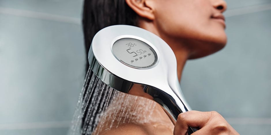 Digital håndbruser hjælper dig til at spare penge og vand i brusebadet