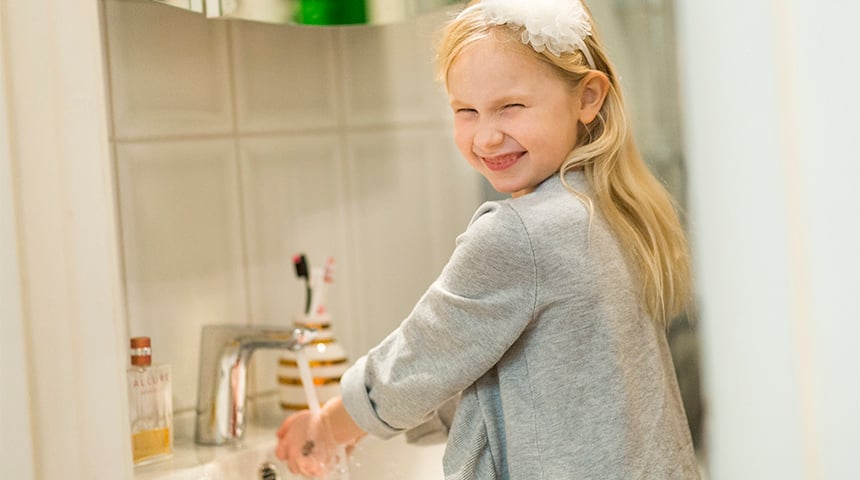 Vår Oras-familie med berøringsfrie kraner i hjemmet – den svenske familien – del to