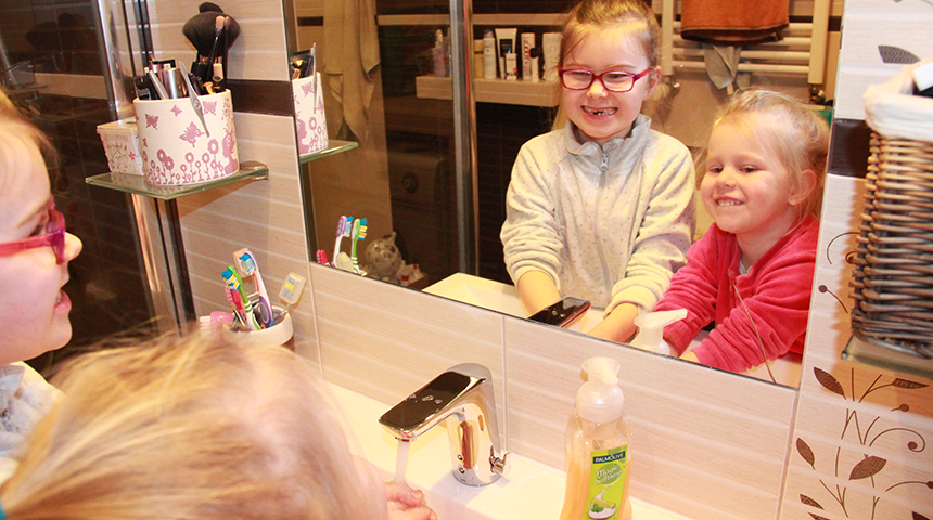 Two Polish families tested Oras touchless faucets at home — and now we have the results!